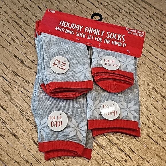 Holiday socks 4 pair NWT - Picture 1 of 3